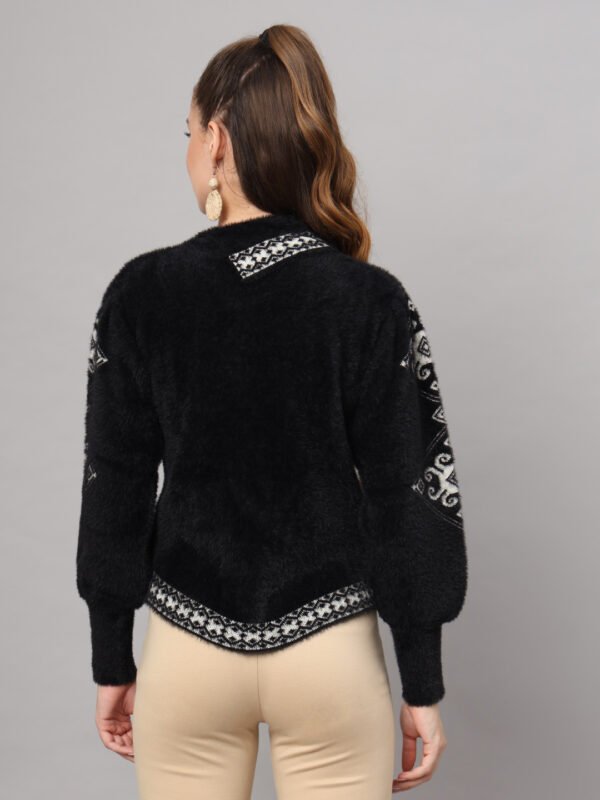 Women's Black & White Geometric Pattern Short-Length Winter Sweater Top