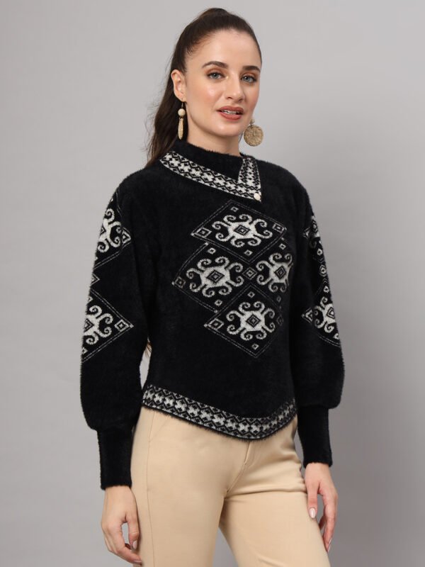 Women's Black & White Geometric Pattern Short-Length Winter Sweater Top