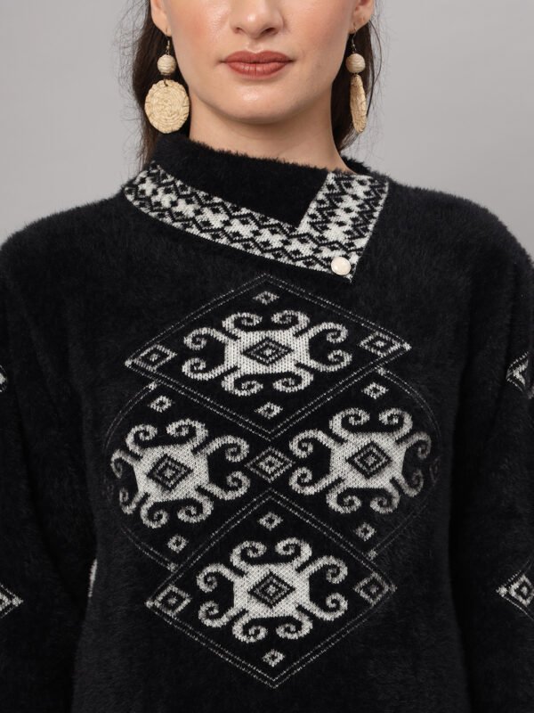 Women's Black & White Geometric Pattern Short-Length Winter Sweater Top