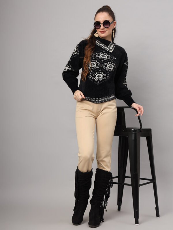 Women's Black & White Geometric Pattern Short-Length Winter Sweater Top